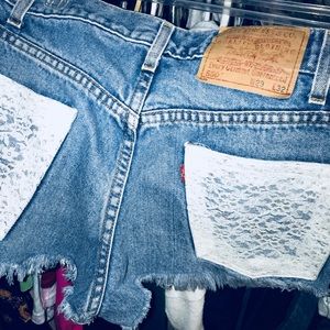 CHEEKY HIGH WAISTED LEVIS 550